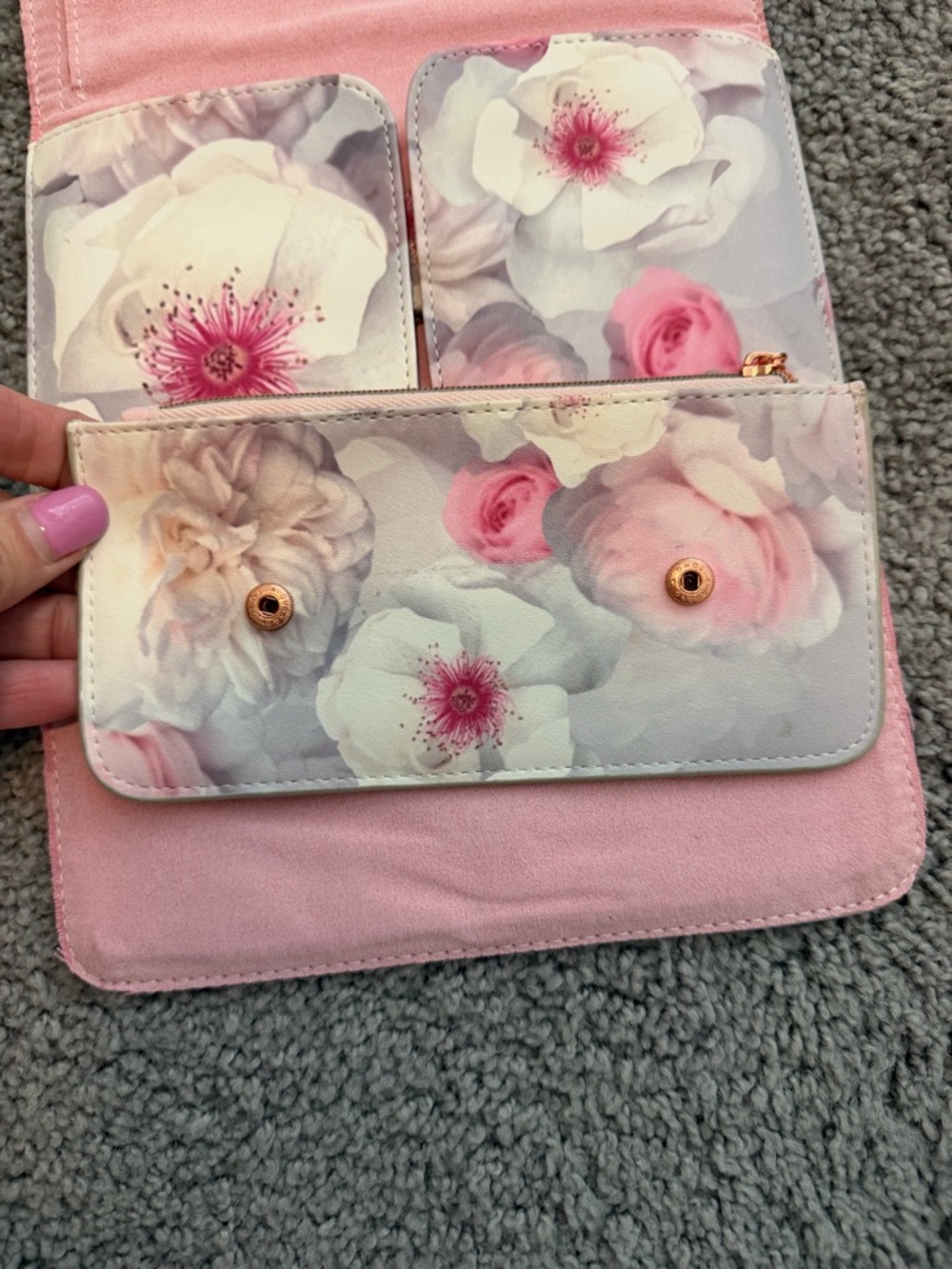 Ted Baker Pink Floral Jewelry Roll Case & Passport Holder Set - Picture 11 of 16